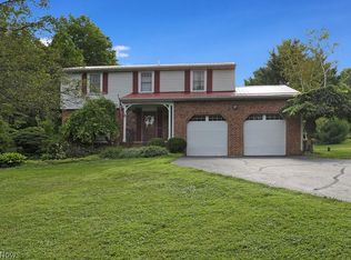17671 Creekside Dr, Chagrin Falls, OH 44023