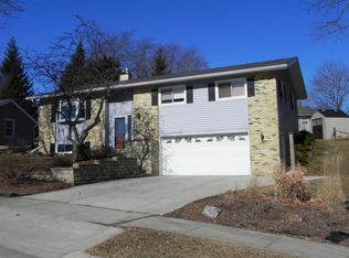 1322 Northbrooke Dr, Grafton, WI 53024