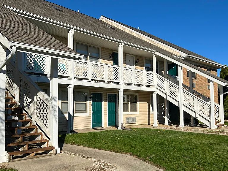 2550 N Limestone St — Photo 3