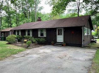 31 Albert Rd, Bourne, MA 02532