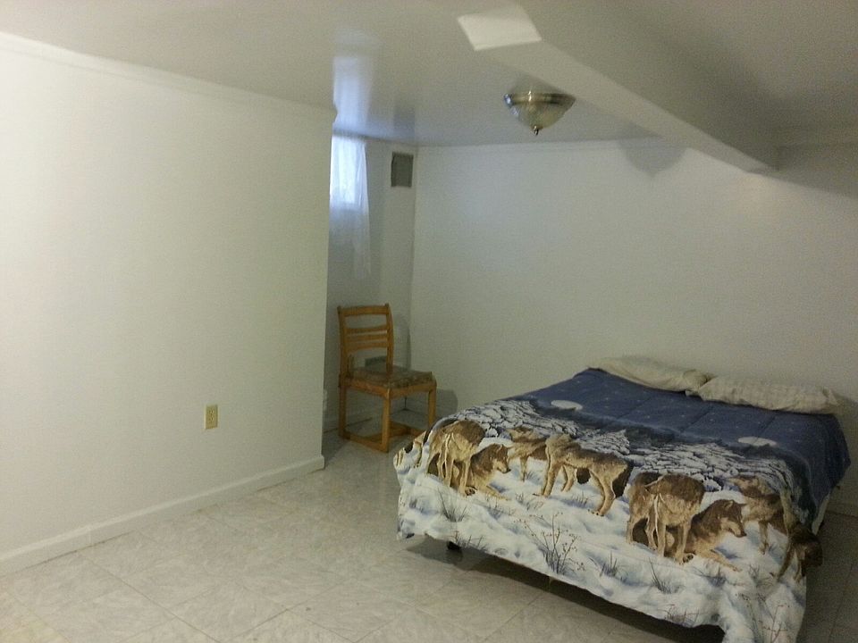 2nd image of 521 E 53rd St