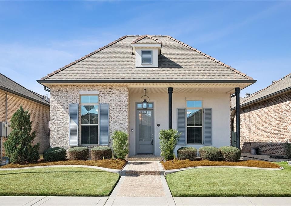 1st image of 324 Rue Petite