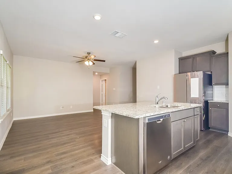 403 Gallop Dr — Photo 8