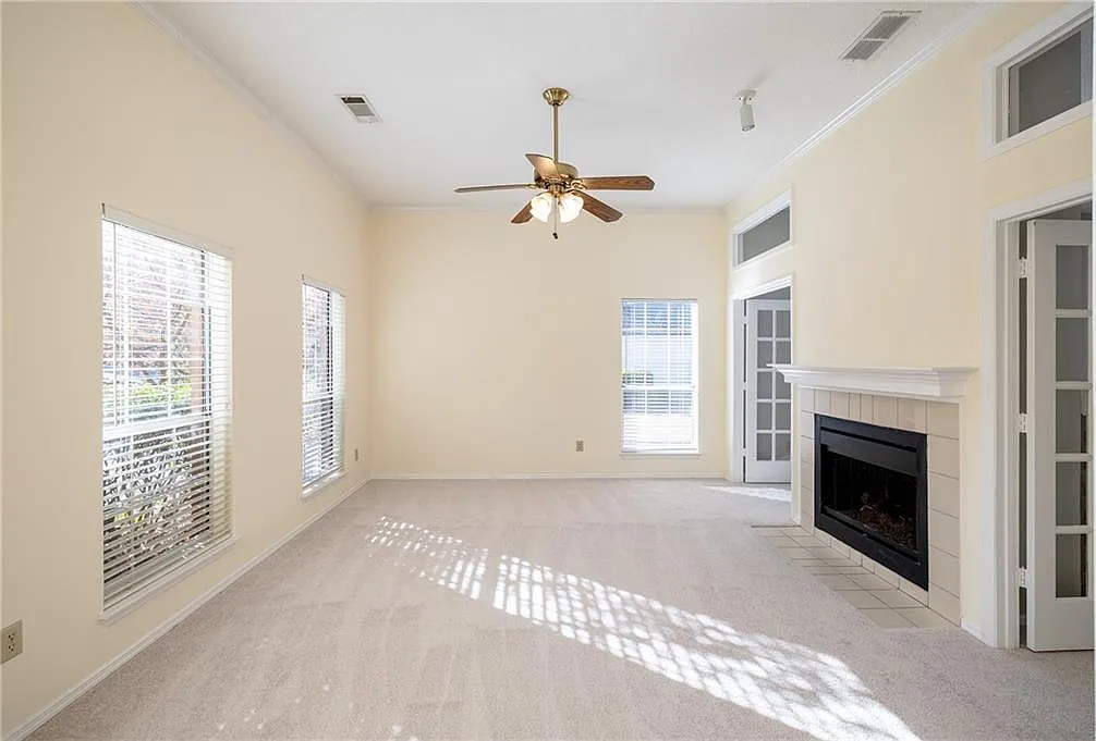 3 bed, 2.5 bath, 2718 sqft, $2,950 — Photo 3