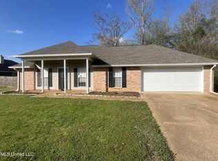 652 Falcon Ln, Florence, MS 39073