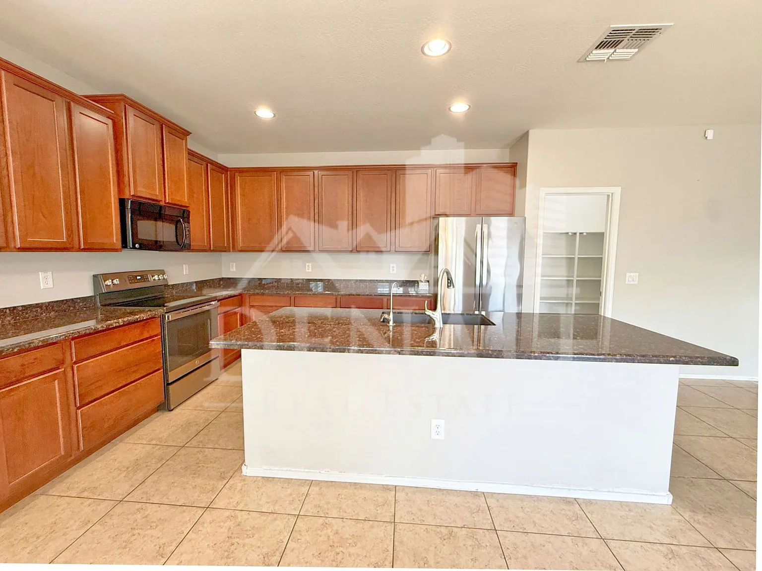 3 bed, 2.0 bath, 2174 sqft, $2,495 — Photo 3