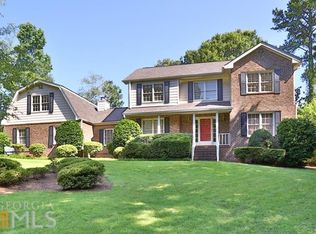 916 Foxfire Dr, Lawrenceville, GA 30044