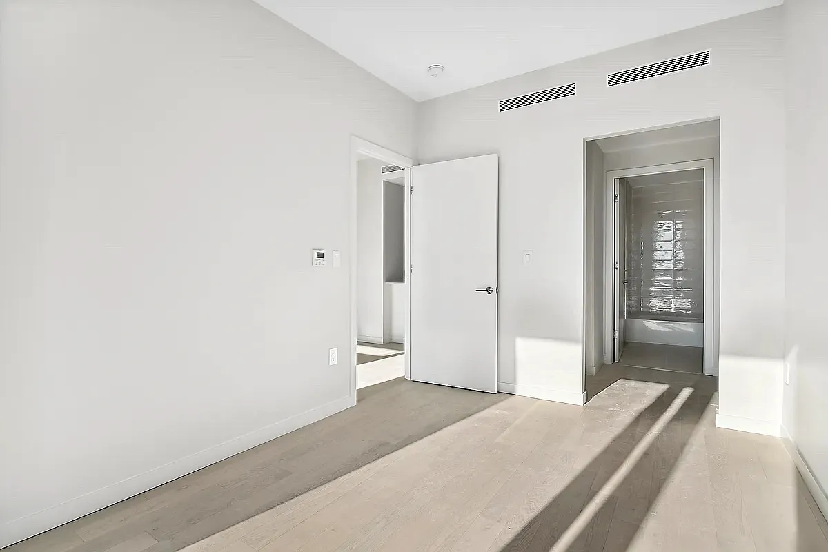 2 bed, 800 sqft, $4,660 — Photo 3