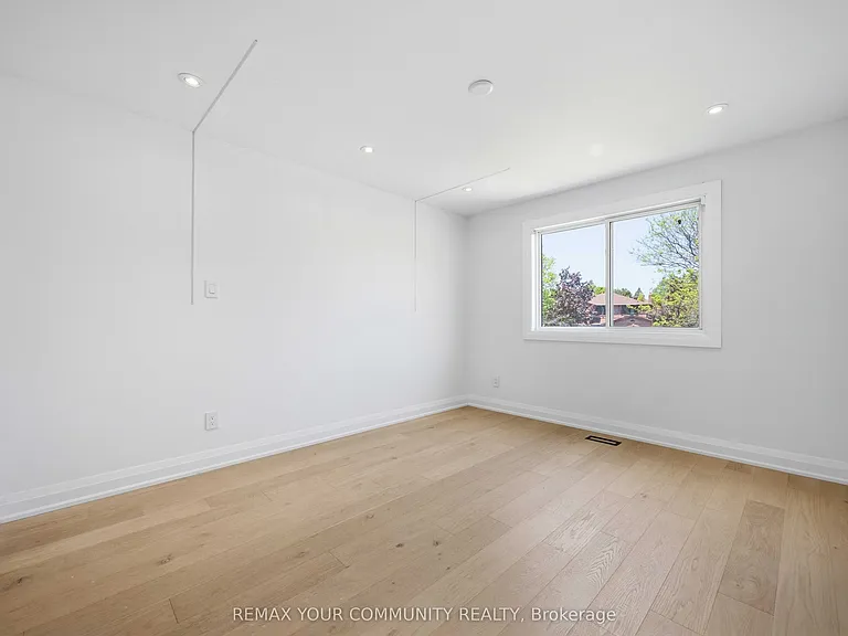 251 Osmond Cres — Photo 30