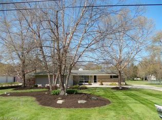 2986 Som Center Rd, Willoughby Hills, OH 44094