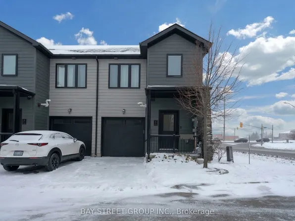 1 Stonehart Ln #22, Barrie, ON L4M 7E8