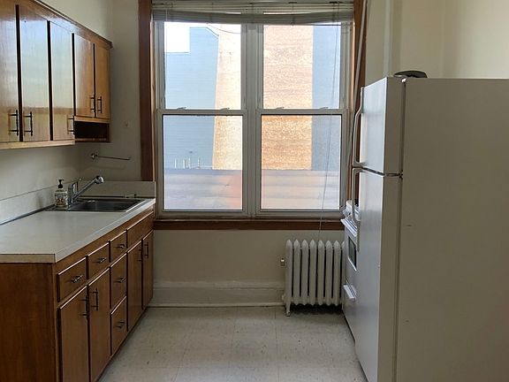 5th image of 2258 27th St APT 2