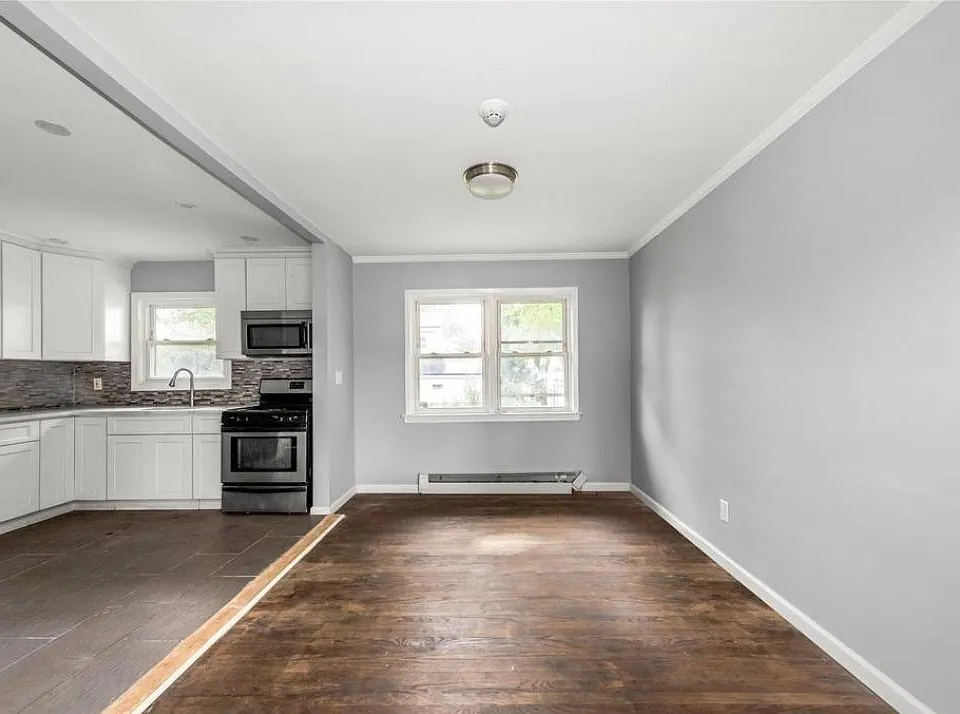 Dining area within the kitchen.