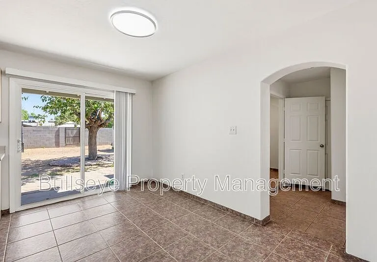 250 E Park Ave — Photo 7