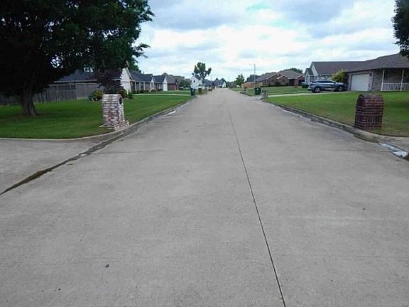 Exterior Neighborhood (street photo)