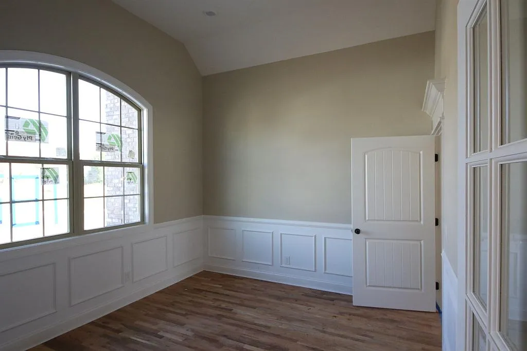4 bed, 2426 sqft, $2,500 — Photo 4