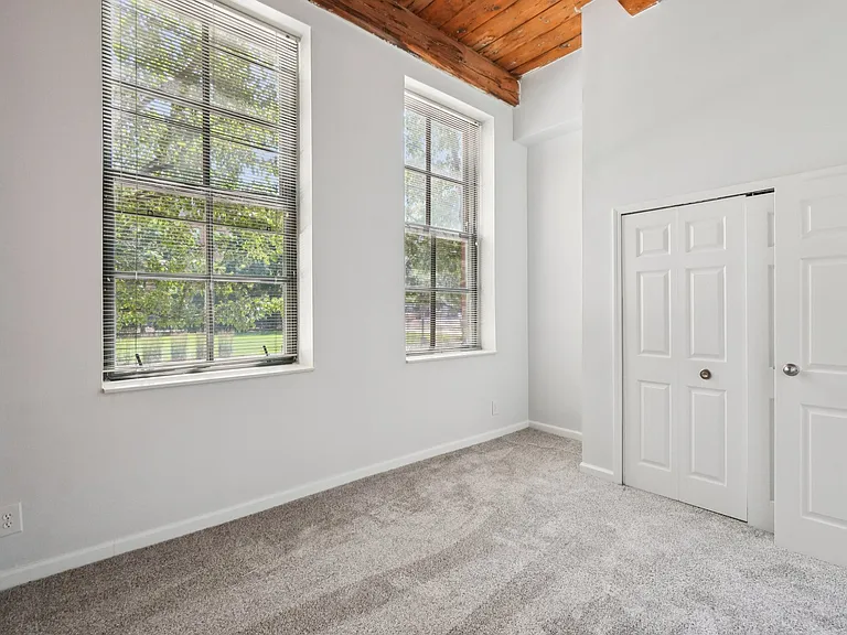 River Place Luxury Apartments — Photo 49