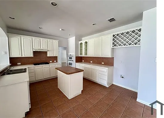 4 bed, 3260 sqft, $3,500 — Photo 3