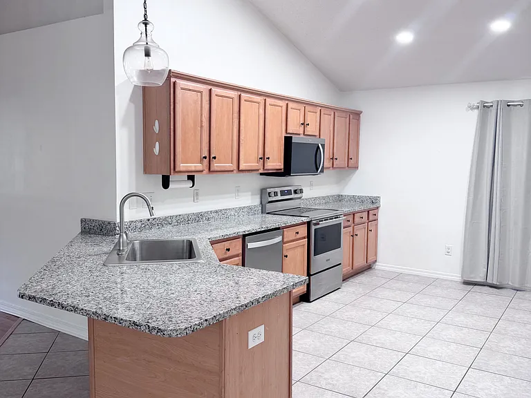 8273 Magnolia Village Dr S — Photo 4