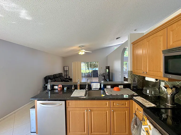 3771 Newport Ave — Photo 12