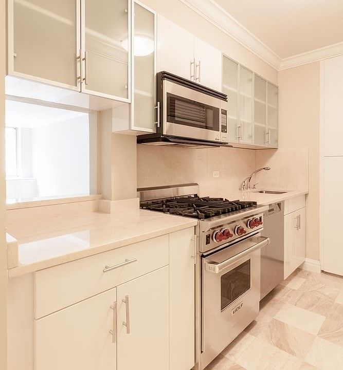 1st image of 30 W 63rd St APT 7L