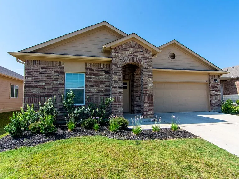 649 Donegal Ln — Photo 3