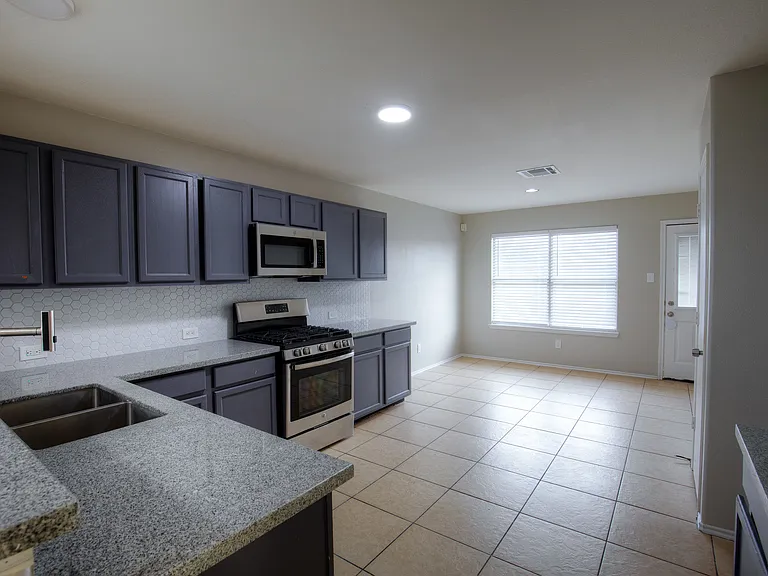 718 Remwick Dr — Photo 8