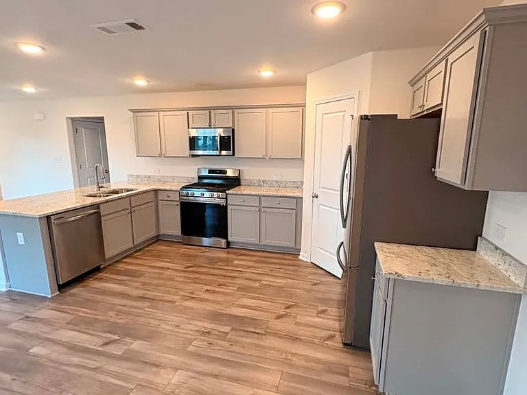 305 Lantana Ct — Photo 4