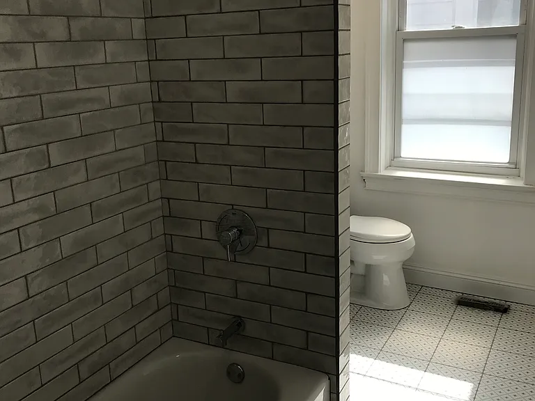 548 Martin St — Photo 22