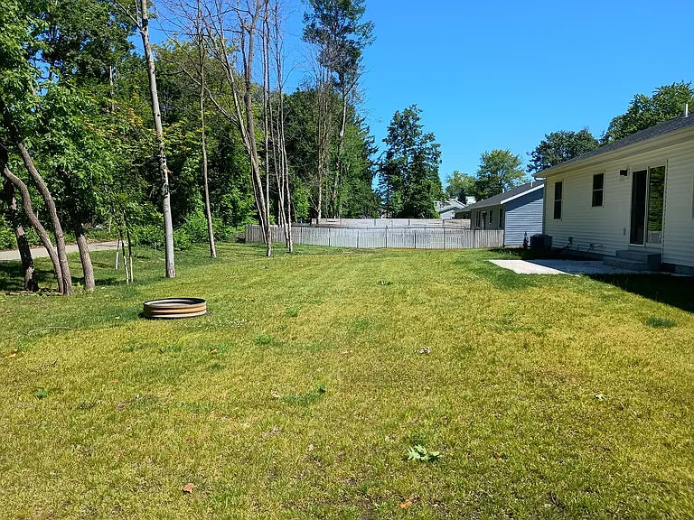 3673 Waalkes St — Photo 3