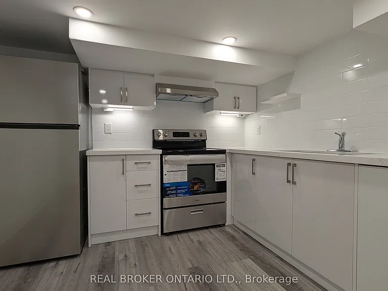 1150 Woodbine Ave #4 — Photo 2