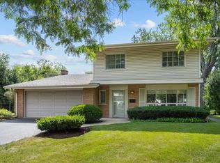 49 Larkdale East Rd, Deerfield, IL 60015