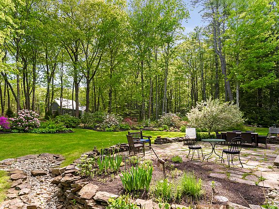 4th image of 9 Conifer Ridge Road