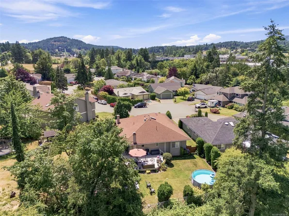 6766 Central Saanich Rd #8, Central Saanich, BC V8Z 7E1
