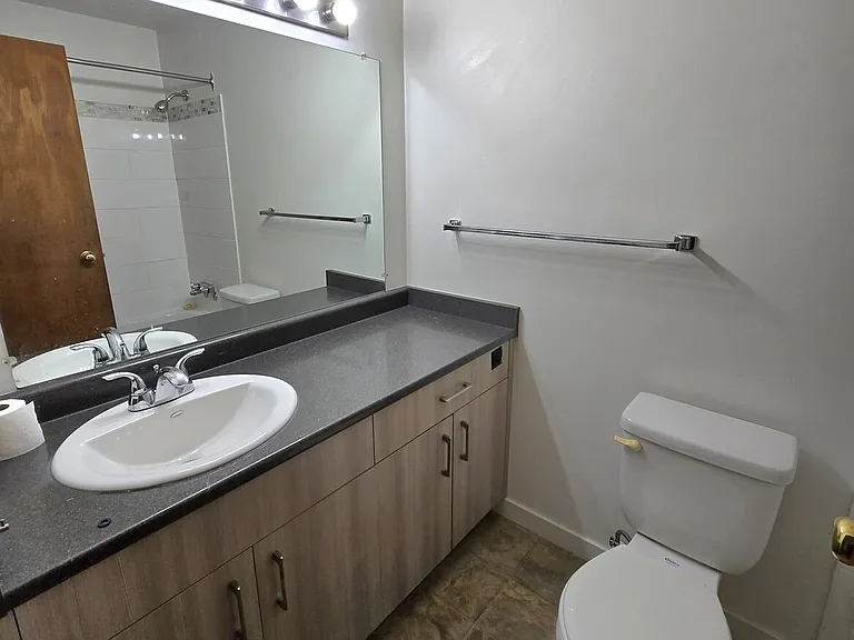 2460 Glen Eagle Cres #306 — Photo 10