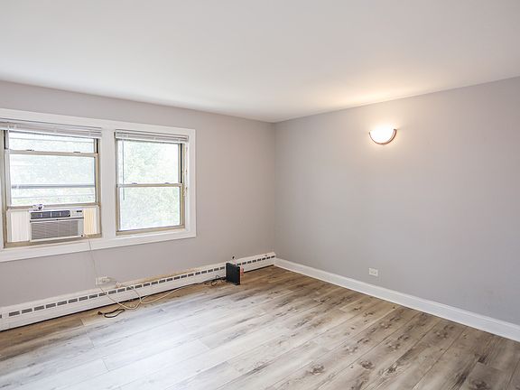 2nd image of 2123 W Farragut Ave APT 1J