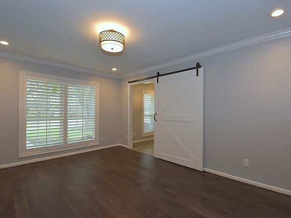 4th image of 10802 Meadow Lake Ln