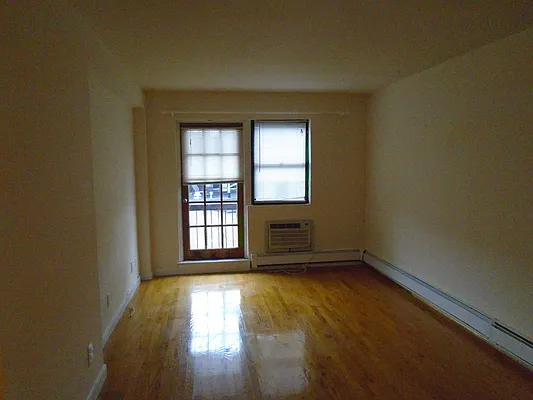 Rented by 18 REALTY | media 28