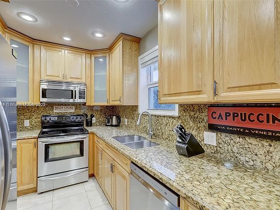 5th image of 1637 Cleveland St #1637