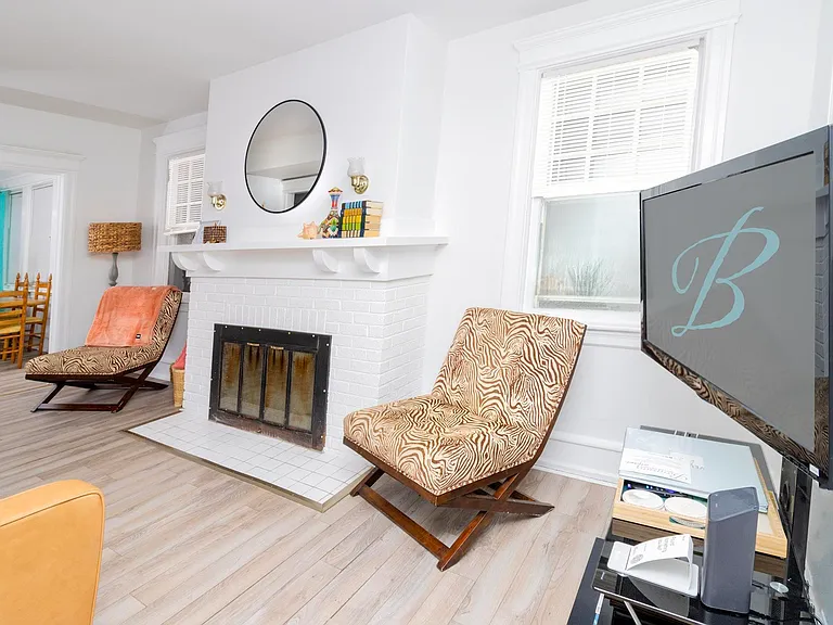 5 N Newport Ave #A — Photo 3