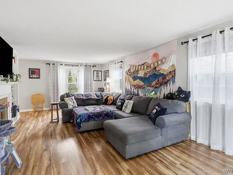 16 Paramount Pkwy — Photo 5