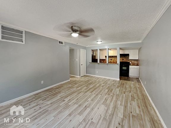 3rd image of 1404 Cherry Dr APT 9