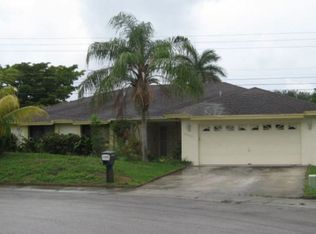 10041 SW 14th St, Pembroke Pines, FL 33026