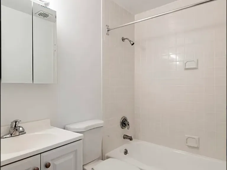 1556 York Ave #2B — Photo 3
