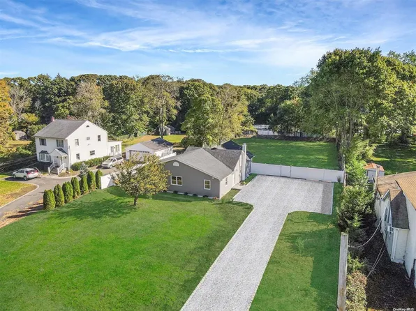 105 N Evergreen Drive, Selden, NY 11784