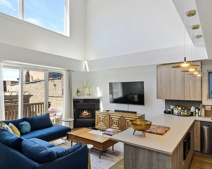 2027 W Race Ave #2W — Photo 3