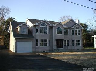 12 Anna Rd, Bay Shore, NY 11706