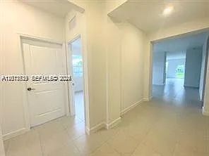 863 SE 26th Ter — Photo 6