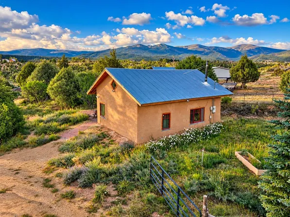 120 Pacheco, Penasco, NM 87553