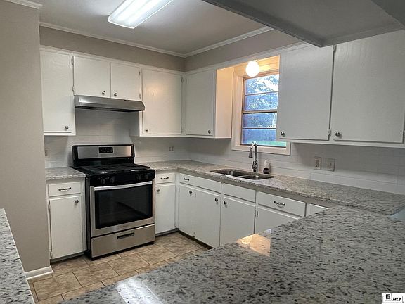 4th image of 610 Lakeshore Dr